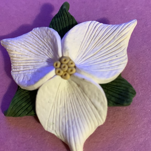 Trillium Brooch* - Picture 4 of 5